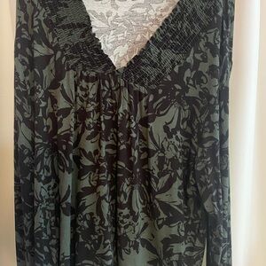 Zac & Rachel Gray Floral Top